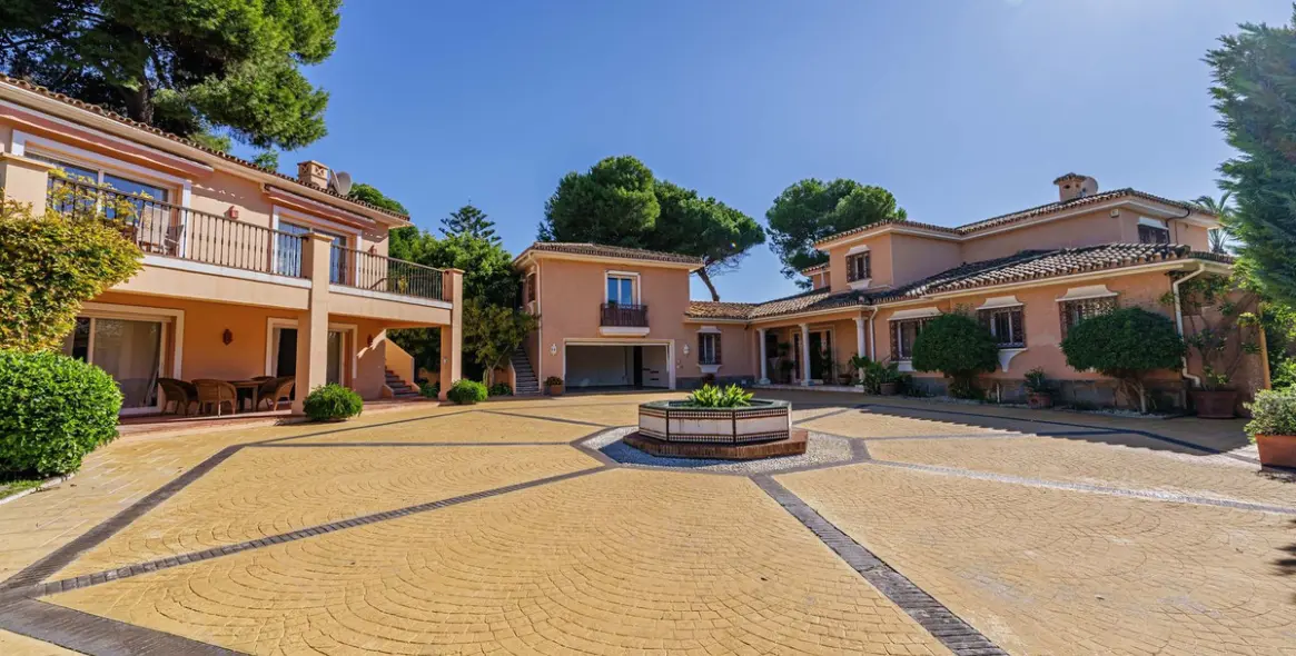 Sale of detached villa in Benamara 42