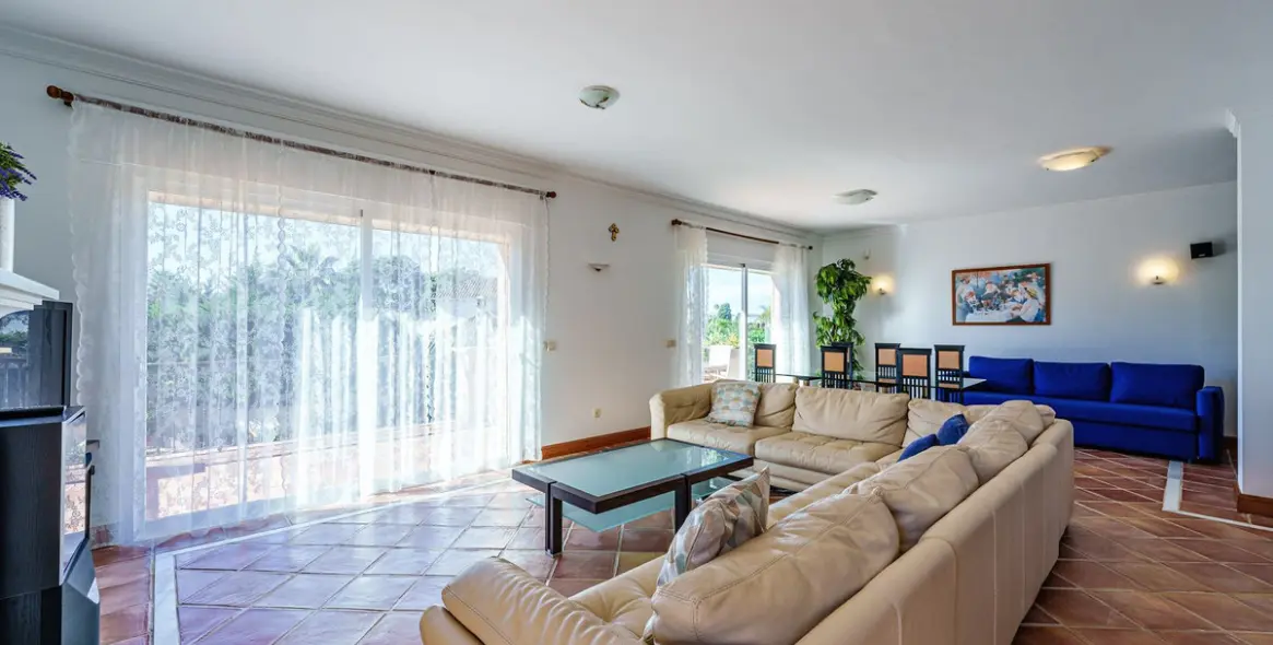 Sale of detached villa in Benamara 43