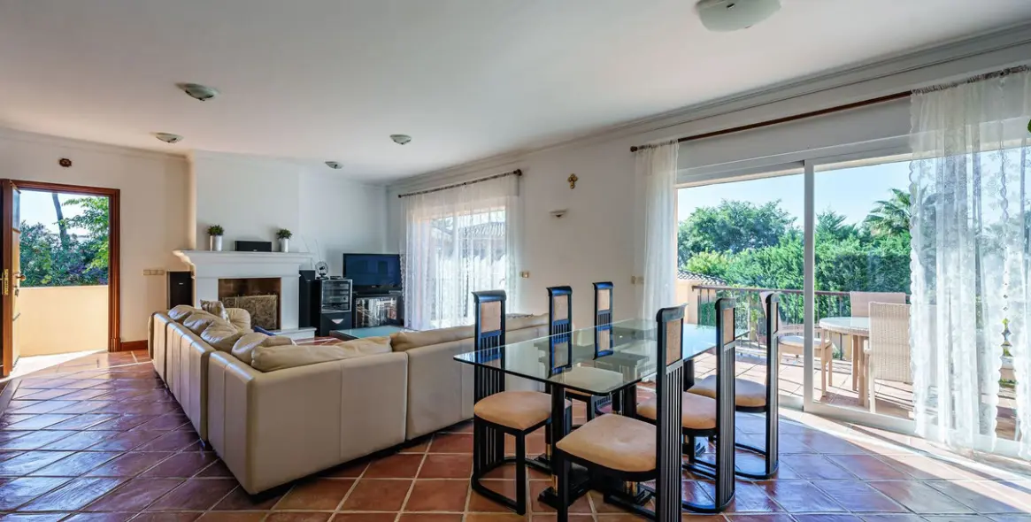 Sale of detached villa in Benamara 45