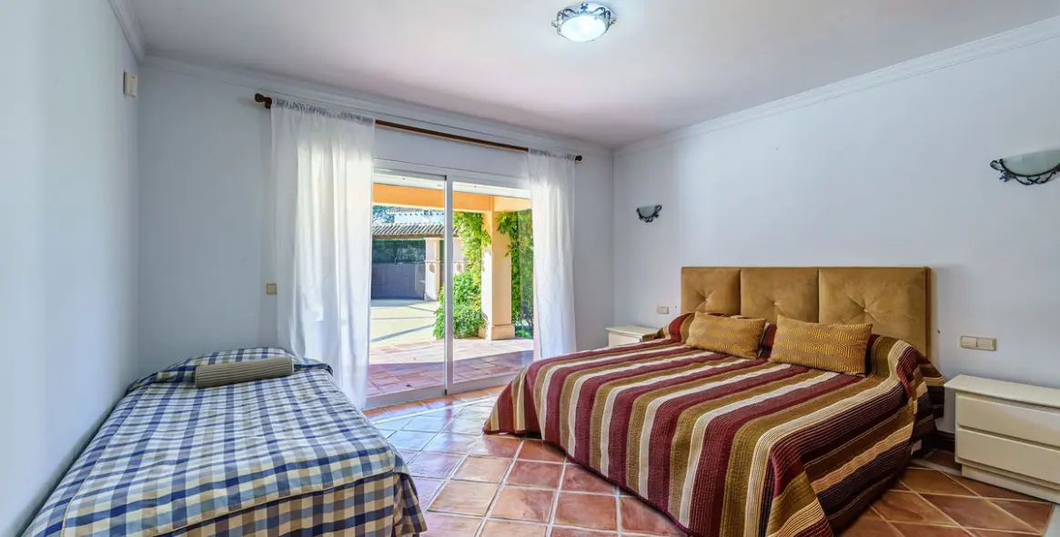 Sale of detached villa in Benamara 46