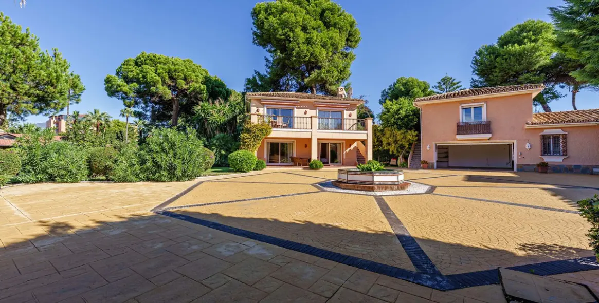 Sale of detached villa in Benamara 51