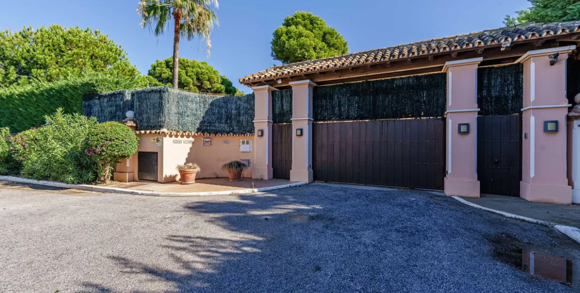 Sale of detached villa in Benamara 52