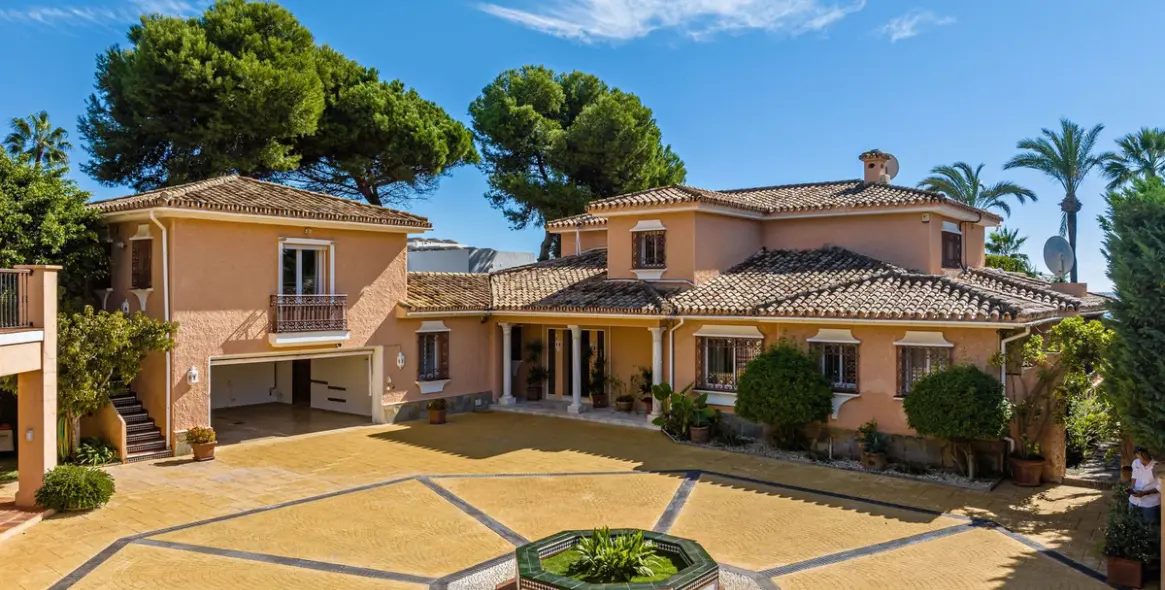 Sale of detached villa in Benamara 61