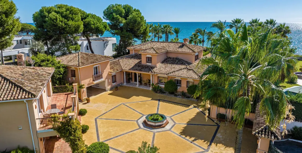 Sale of detached villa in Benamara 63