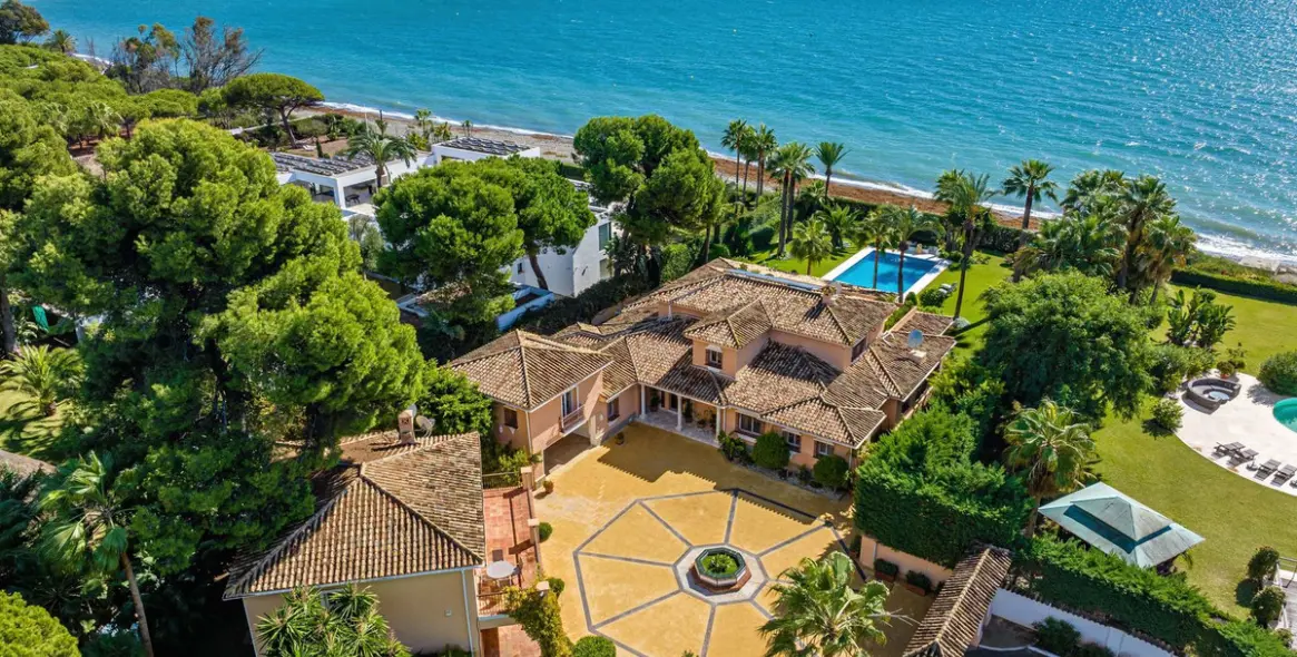 Sale of detached villa in Benamara 64