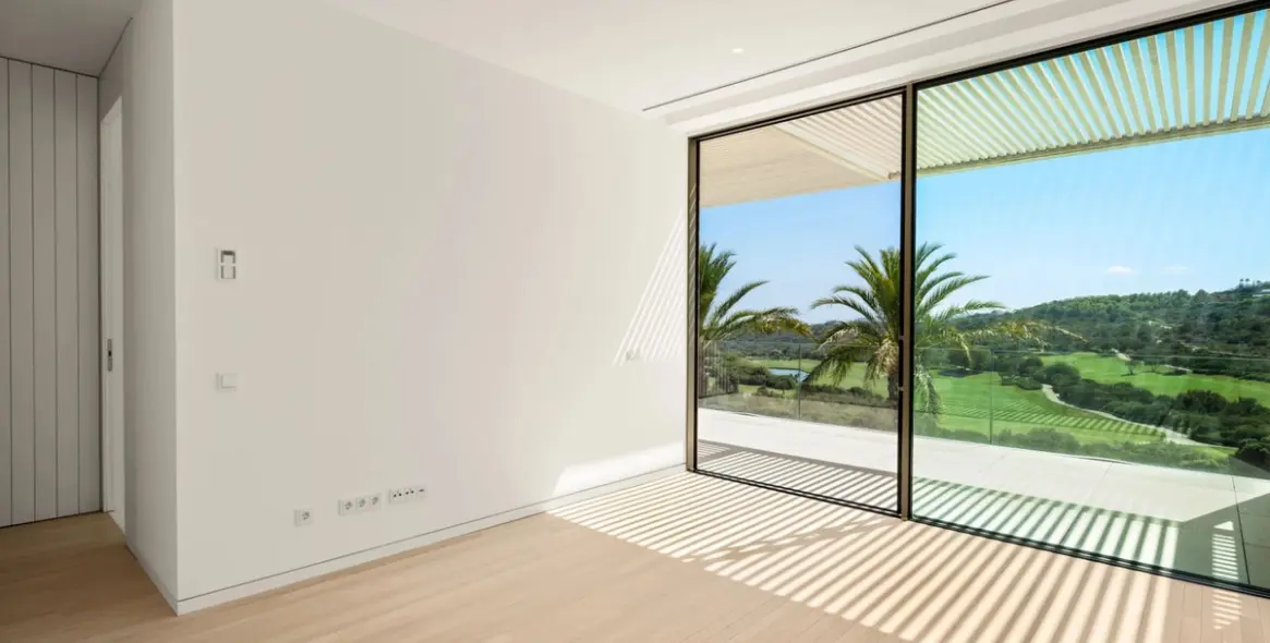 Sale of detached villa in Casares 10