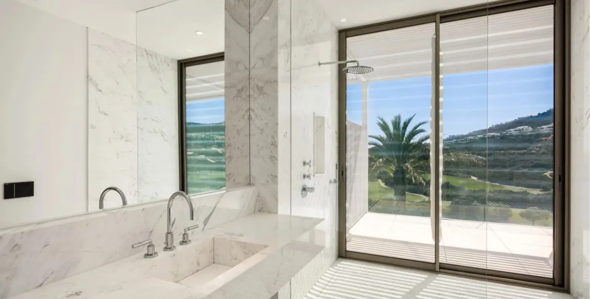 Sale of detached villa in Casares 12