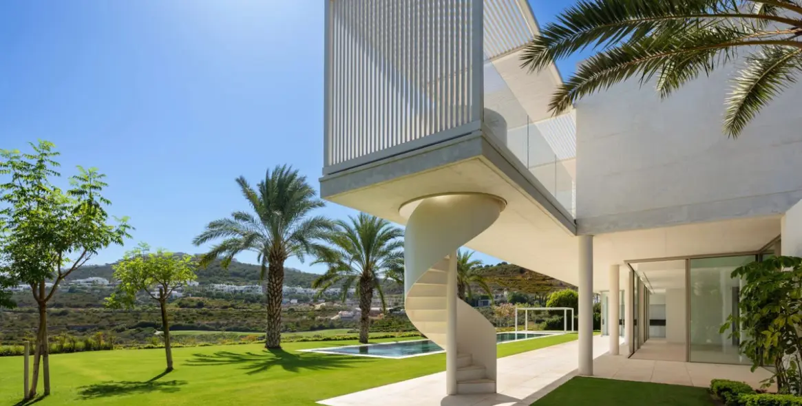 Sale of detached villa in Casares 28