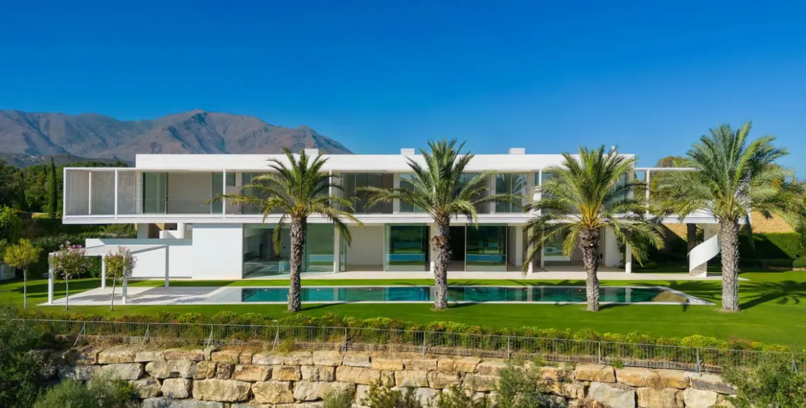 Sale of detached villa in Casares 46