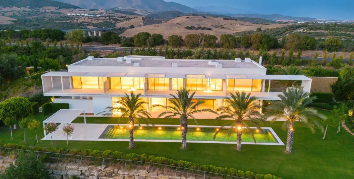 Sale of detached villa in Casares 52