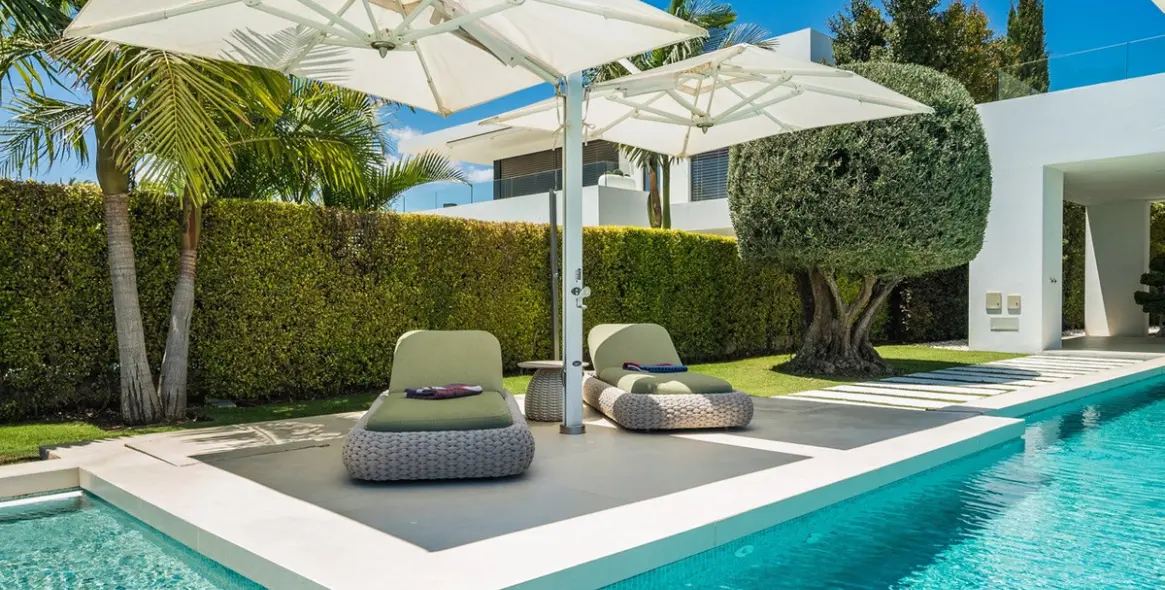 Sale of detached villa in The Golden Mile 10