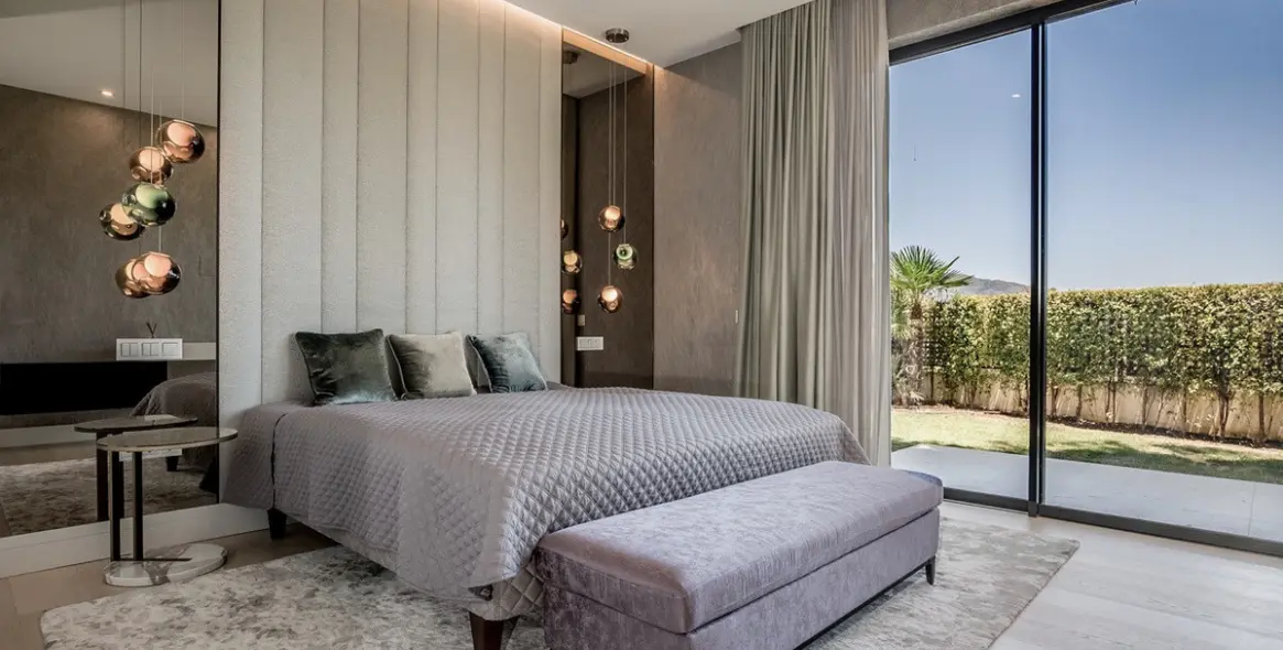 Sale of detached villa in The Golden Mile 16