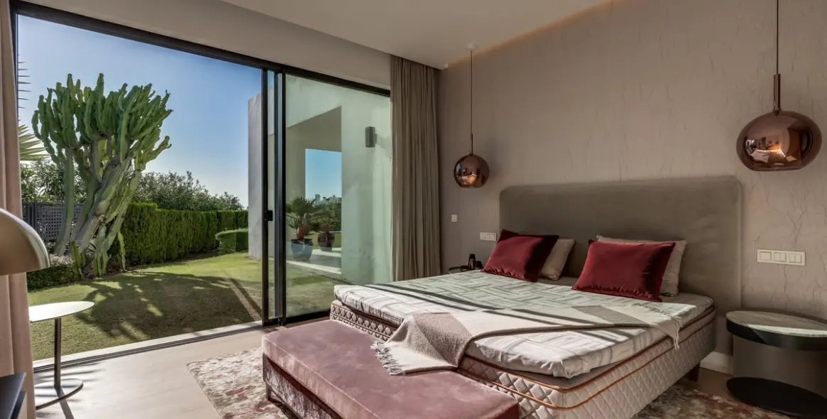 Sale of detached villa in The Golden Mile 24