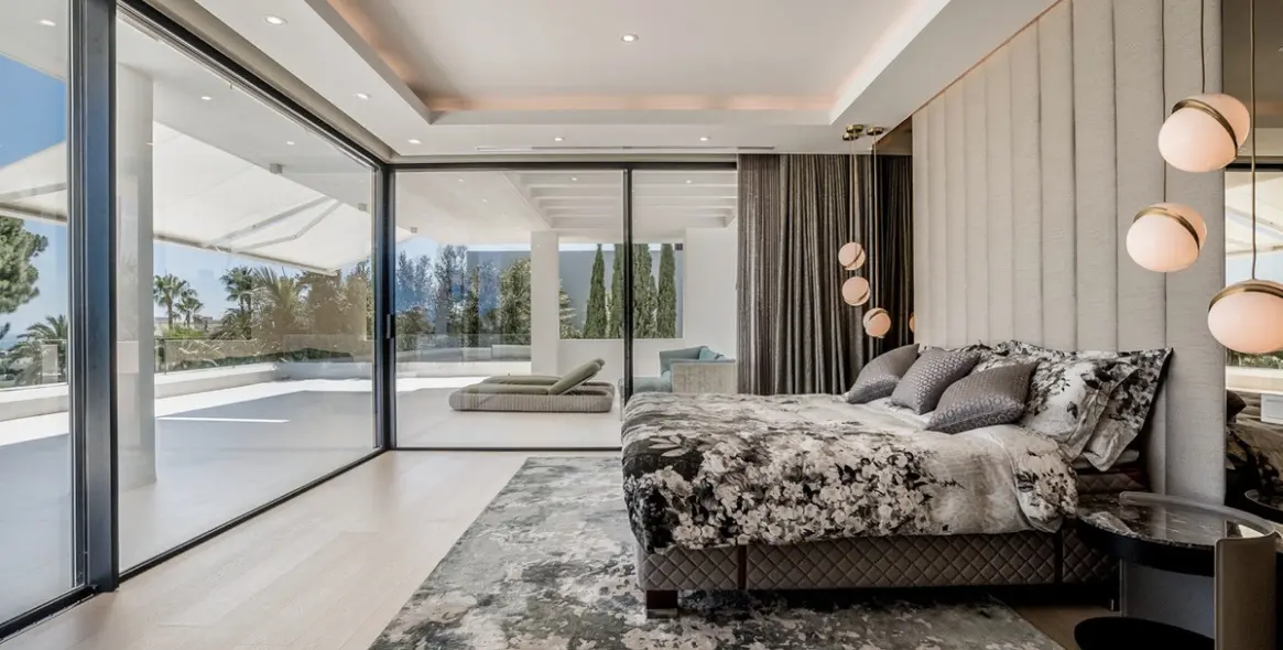 Sale of detached villa in The Golden Mile 25