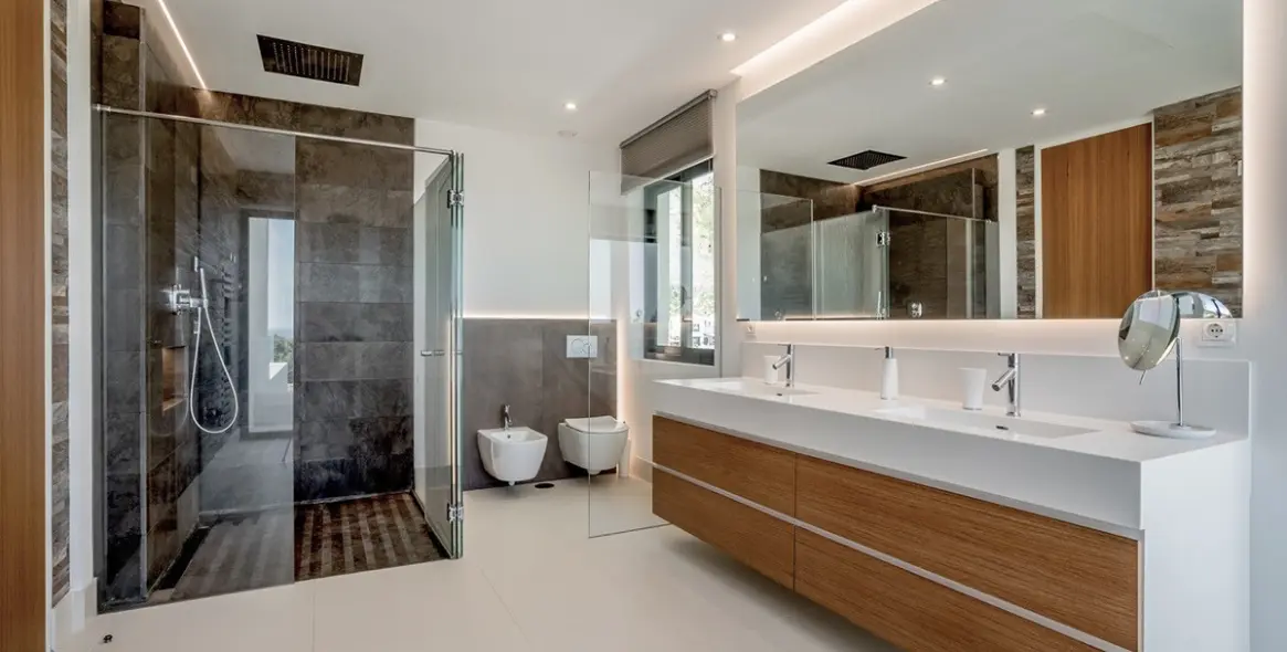 Sale of detached villa in The Golden Mile 26