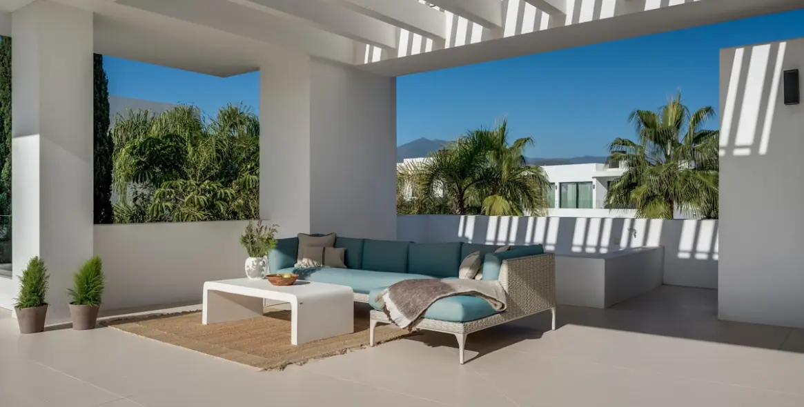 Sale of detached villa in The Golden Mile 31