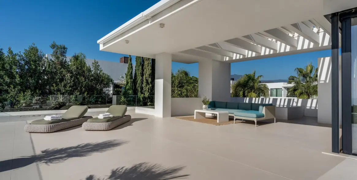 Sale of detached villa in The Golden Mile 32