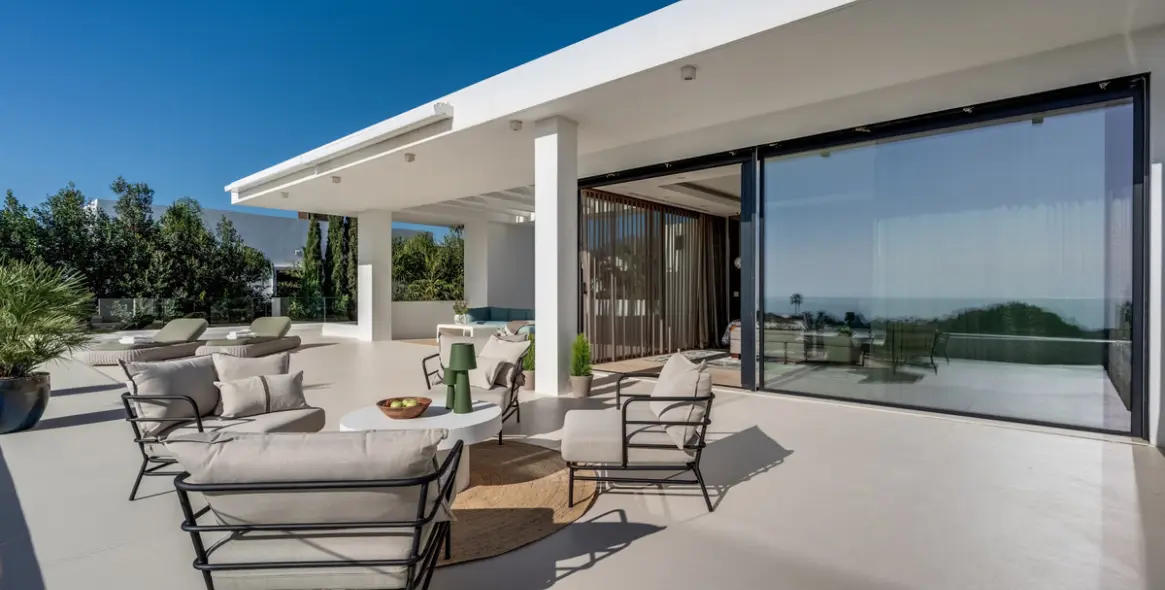 Sale of detached villa in The Golden Mile 33