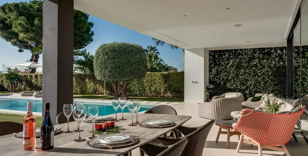 Sale of detached villa in The Golden Mile 42