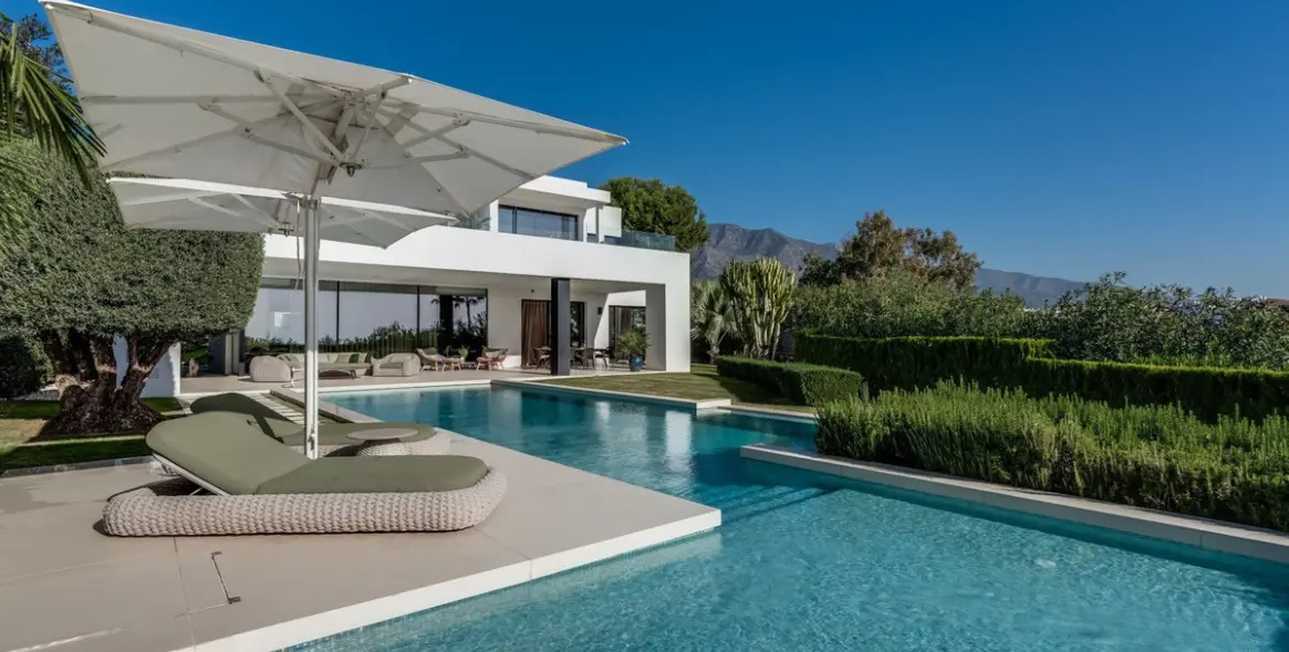 Sale of detached villa in The Golden Mile 45