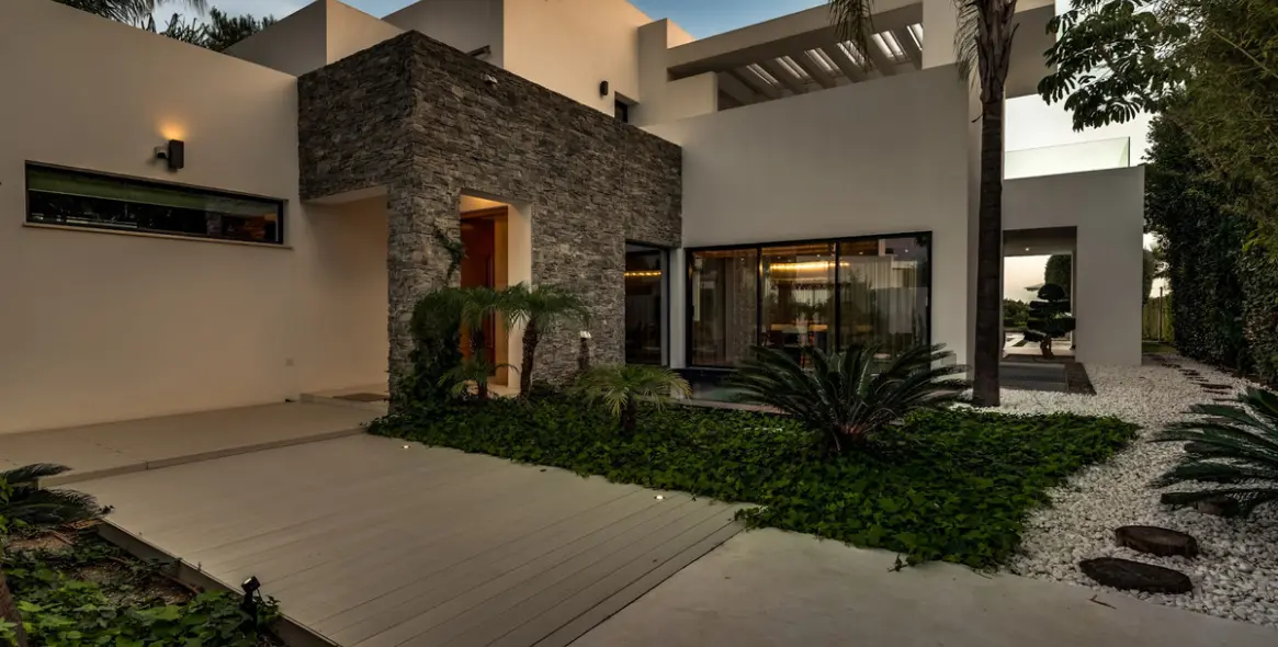 Sale of detached villa in The Golden Mile 52