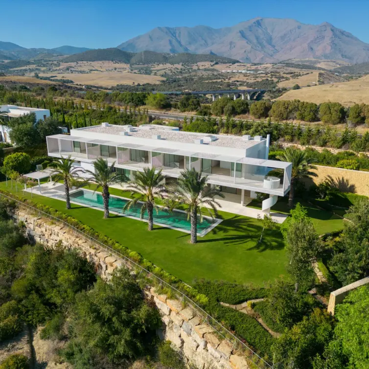 Sale of detached villa in Casares