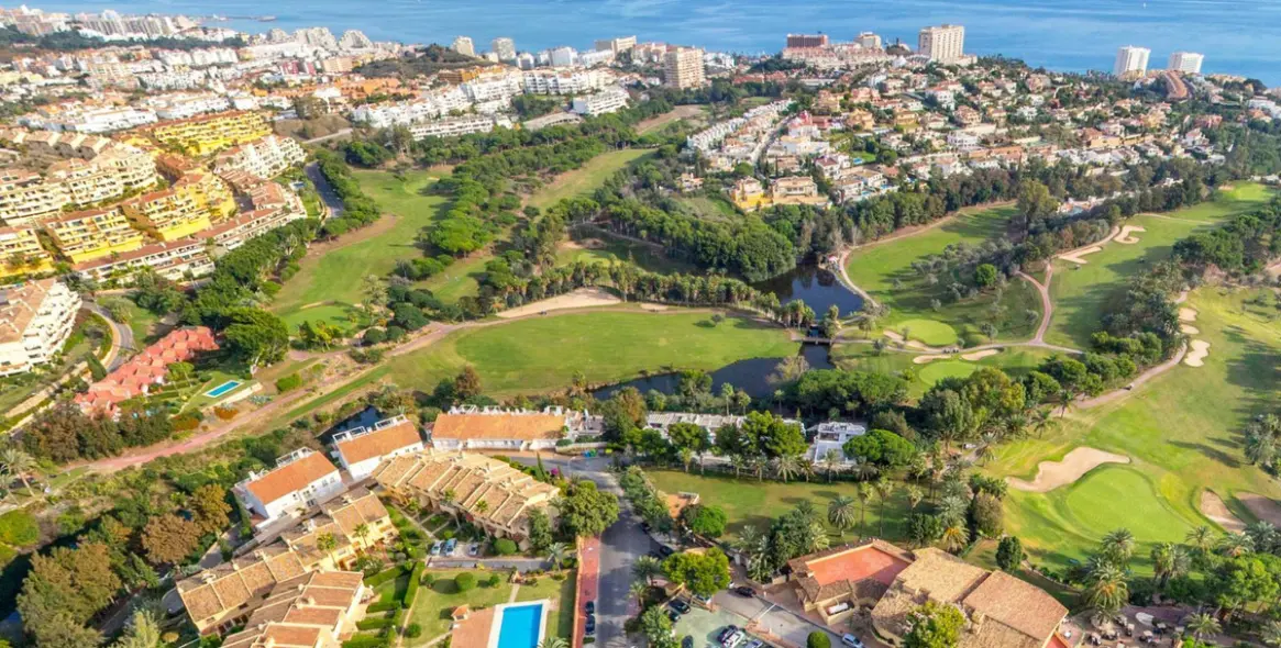 Продажа  жилого участка в Benalmadena 1