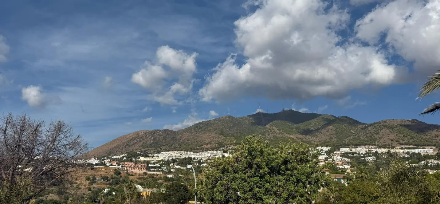 Продажа  жилого участка в Benalmadena 1