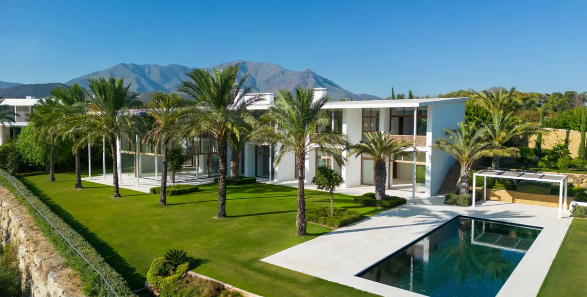 Продажа  отдельно стоящей виллы в Casares 1