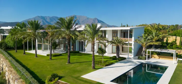 Продажа  отдельно стоящей виллы в Casares 0