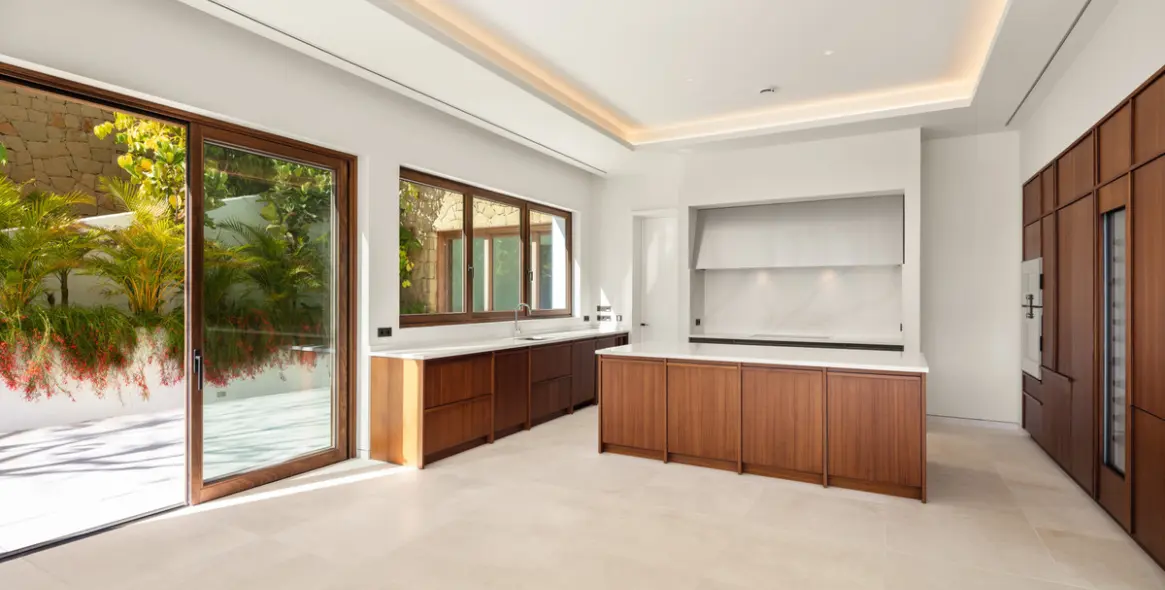 Продажа  отдельно стоящей виллы в Casares 9