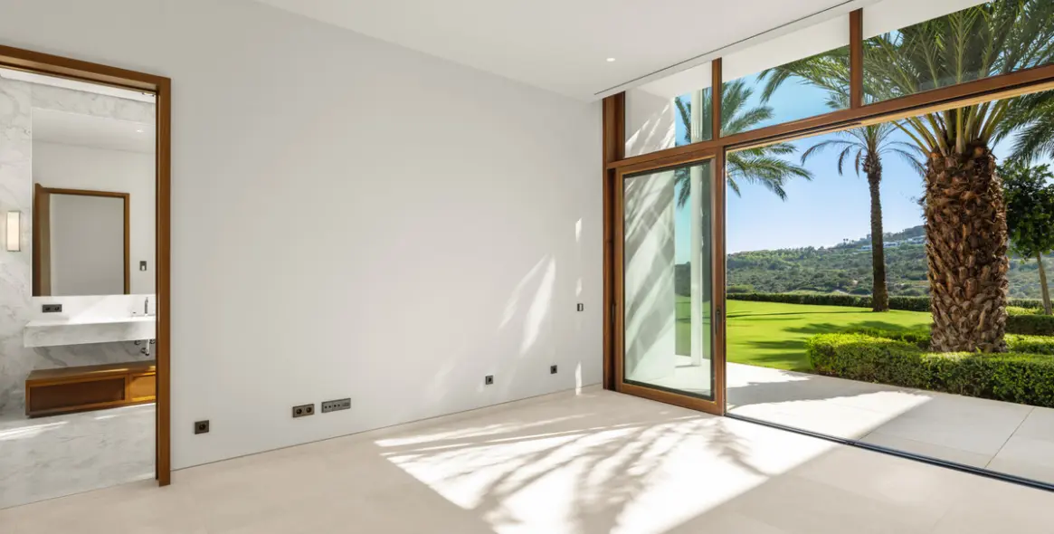 Продажа  отдельно стоящей виллы в Casares 12