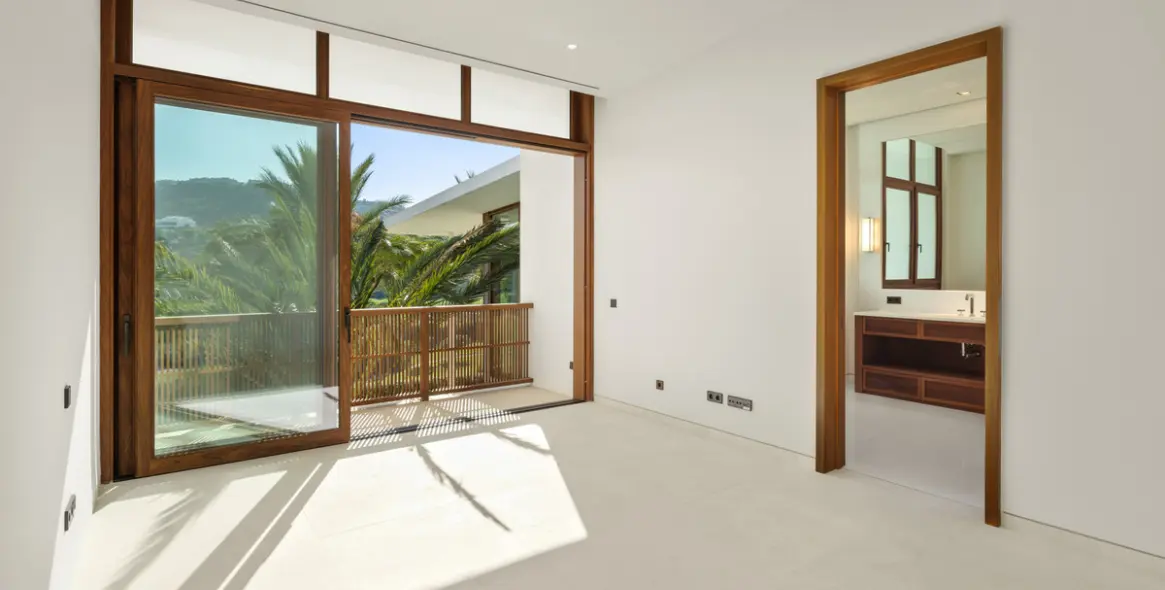 Продажа  отдельно стоящей виллы в Casares 15