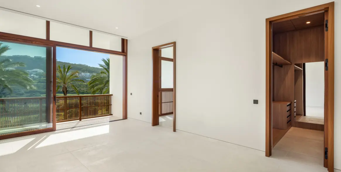 Продажа  отдельно стоящей виллы в Casares 16