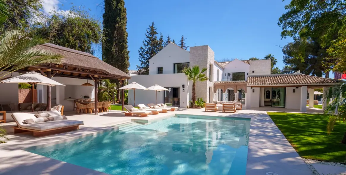 Sale of detached villa in Nueva Andalucía (district Nueva Andalucía) 1