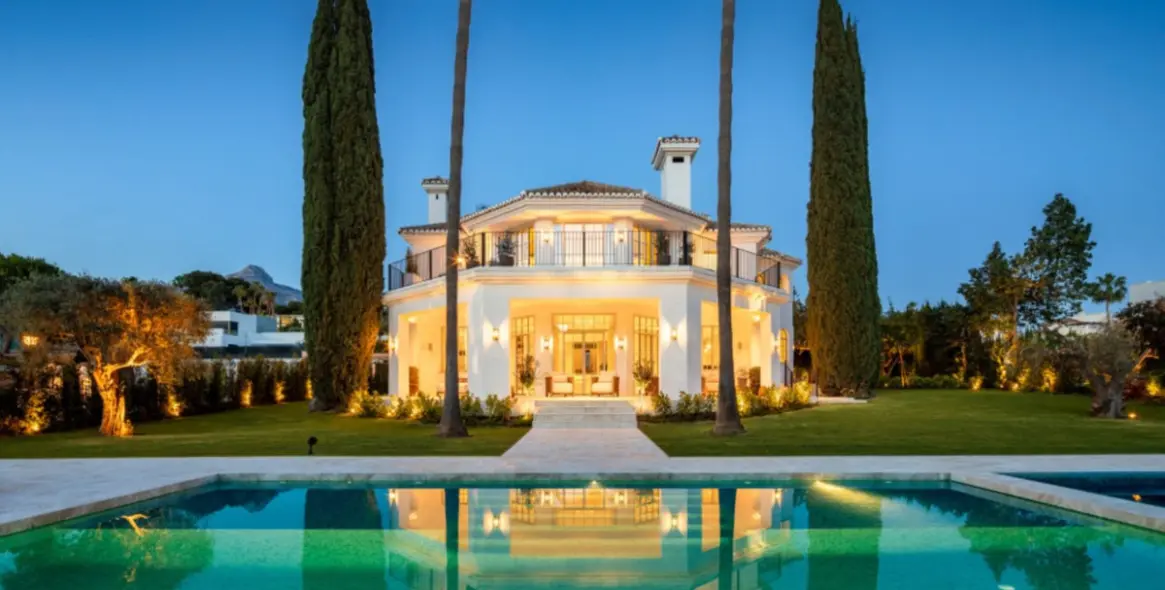 Sale of detached villa in Nueva Andalucía 1