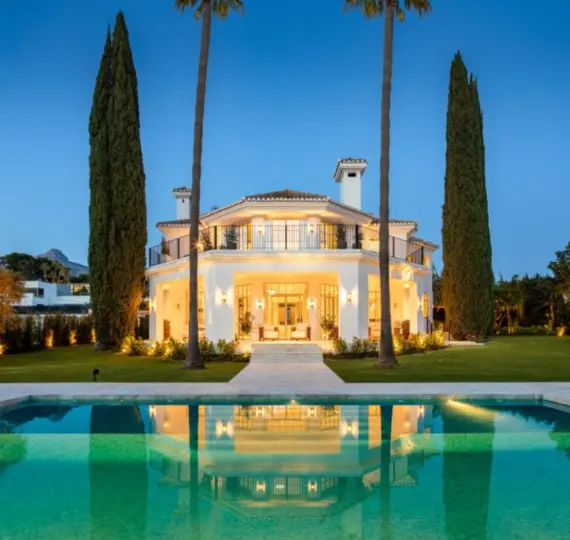 Venta de villa independiente en Nueva Andalucía