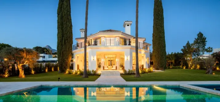 Venta de villa independiente en Nueva Andalucía 0