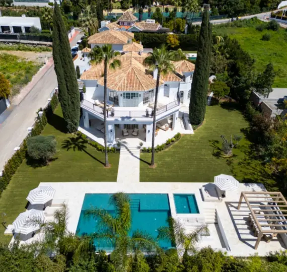 Venta de villa independiente en Nueva Andalucía
