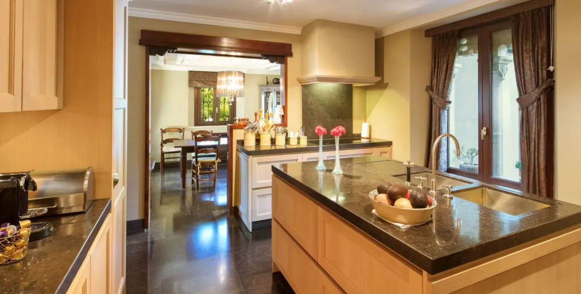 Sale of detached villa in Marbella (district Marbella) 3