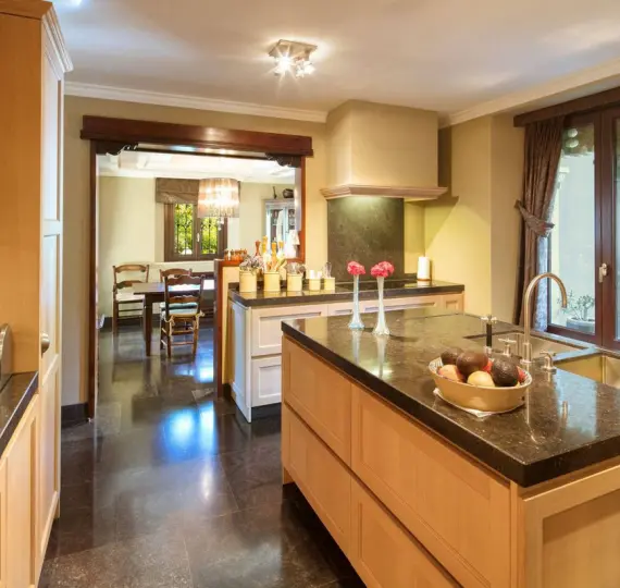 Detached villa R4991797