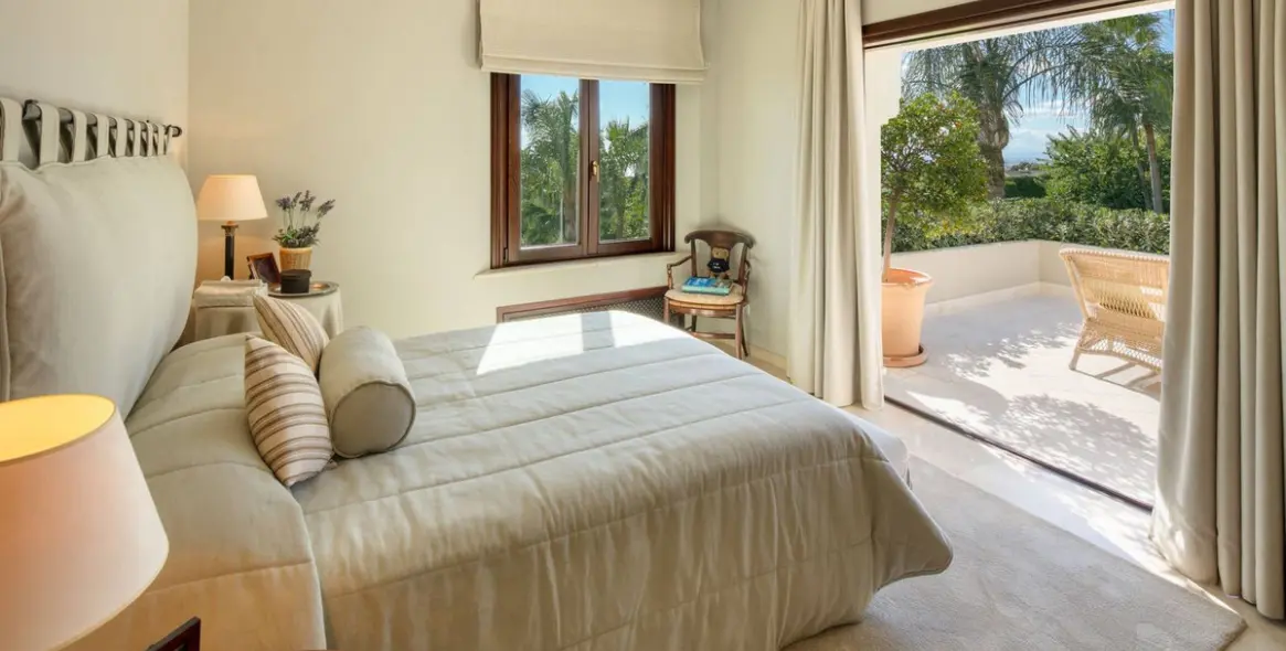 Sale of detached villa in Marbella (district Marbella) 6