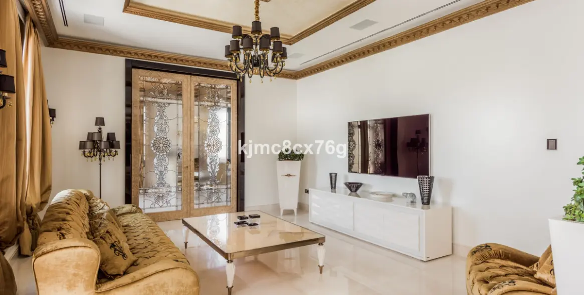 Продажа  отдельно стоящей виллы в Marbella East (район Hacienda Las Chapas) 9