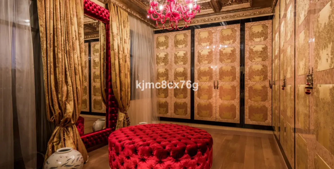 Sale of detached villa in Hacienda Las Chapas 12