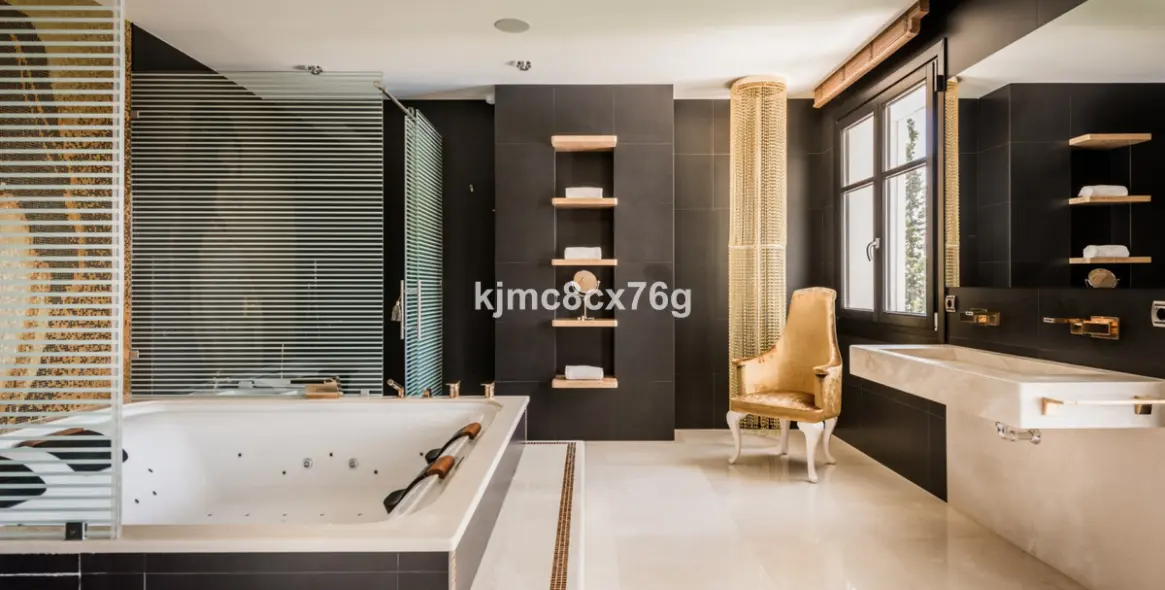 Sale of detached villa in Hacienda Las Chapas 14