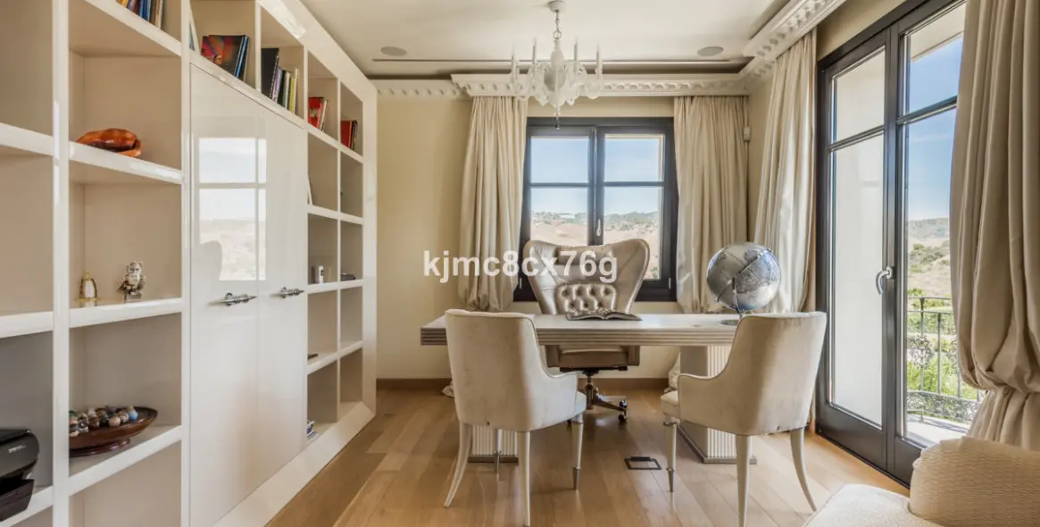 Sale of detached villa in Hacienda Las Chapas 15