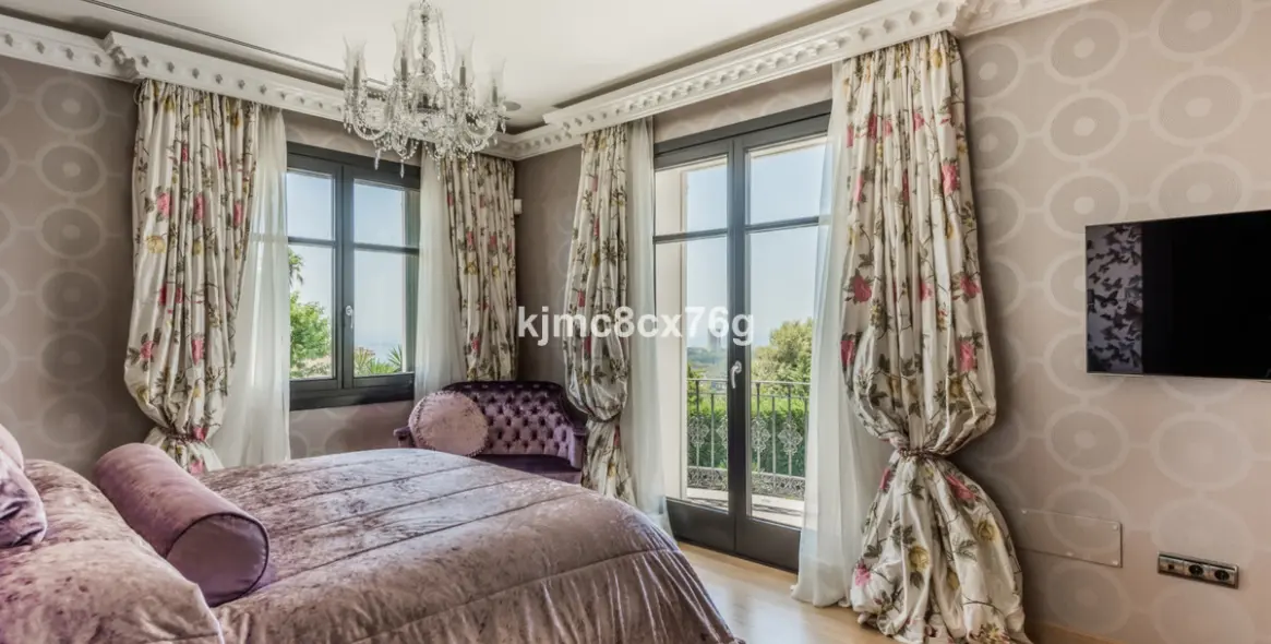 Sale of detached villa in Hacienda Las Chapas 17