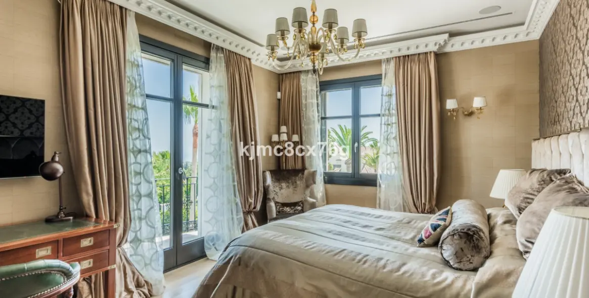 Sale of detached villa in Hacienda Las Chapas 20