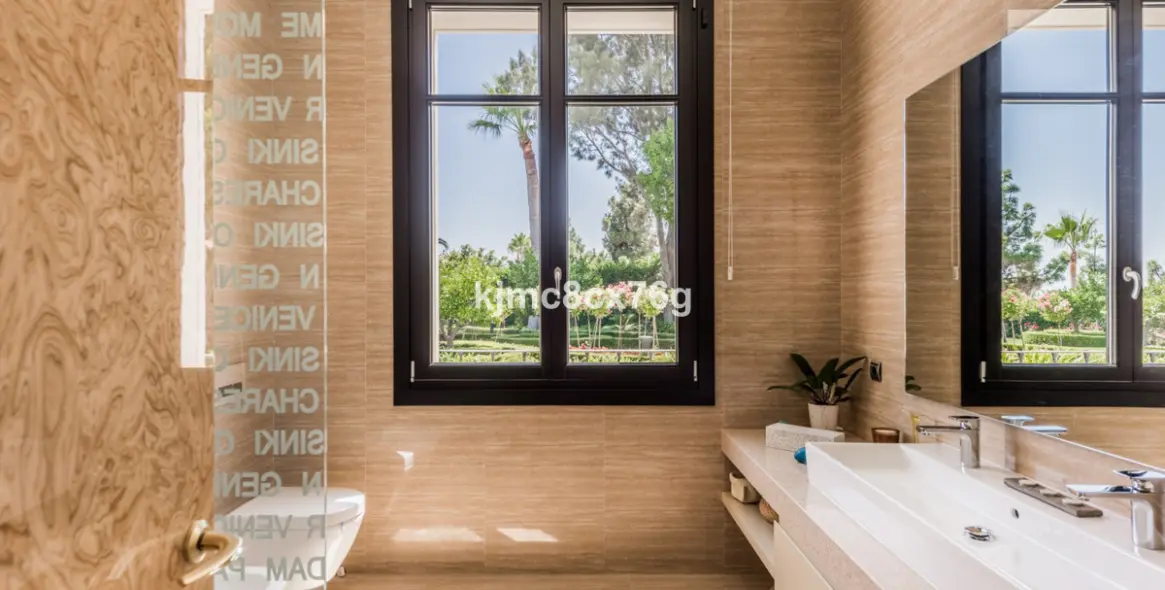 Sale of detached villa in Hacienda Las Chapas 22