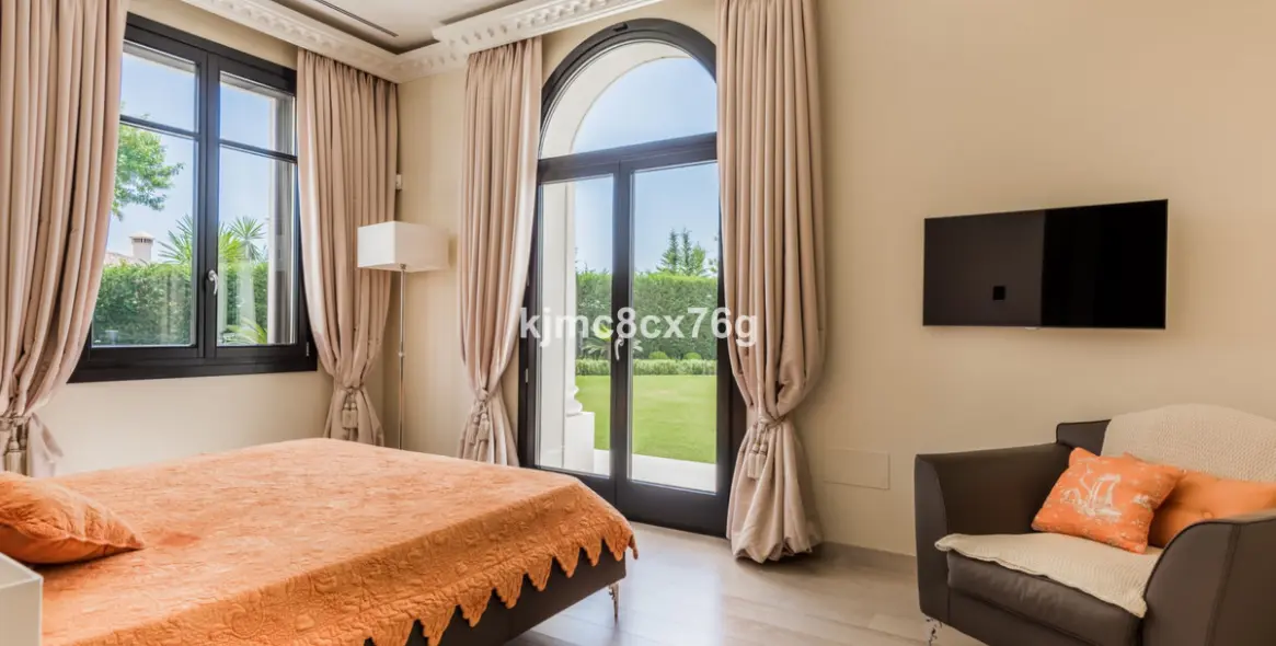 Sale of detached villa in Hacienda Las Chapas 23